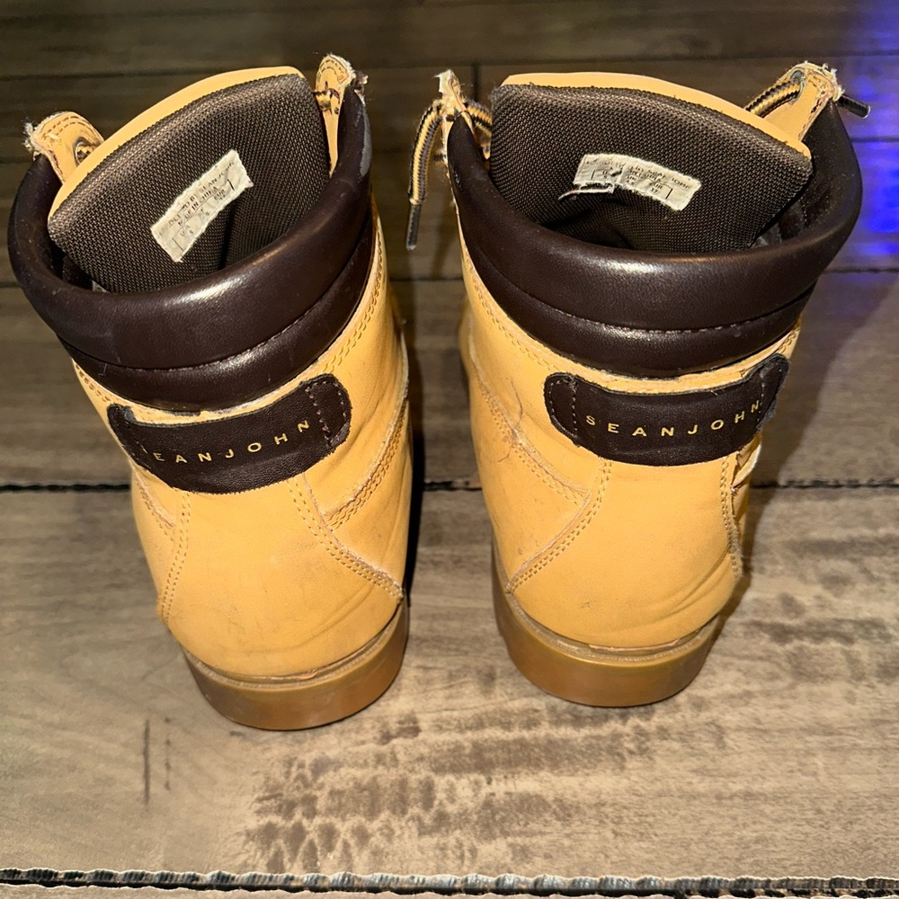 Sean John Boys Boots - size 5